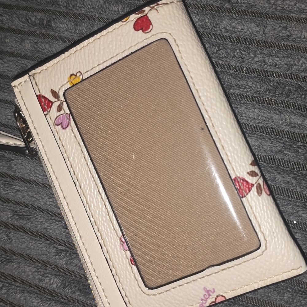 Coach Cardholder Hearts - Picture 3 of 4